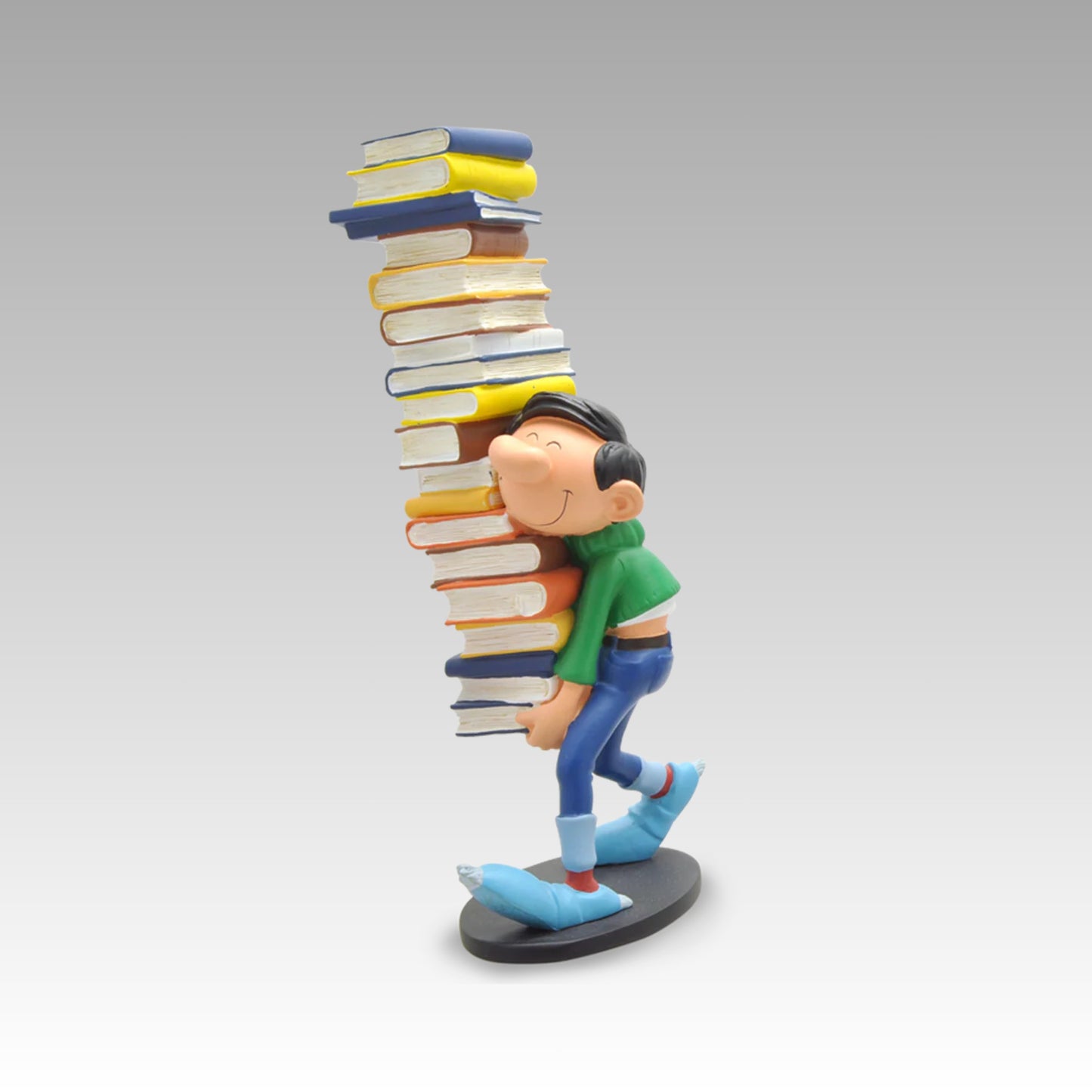 Figurine Gaston portant une pile de livres
