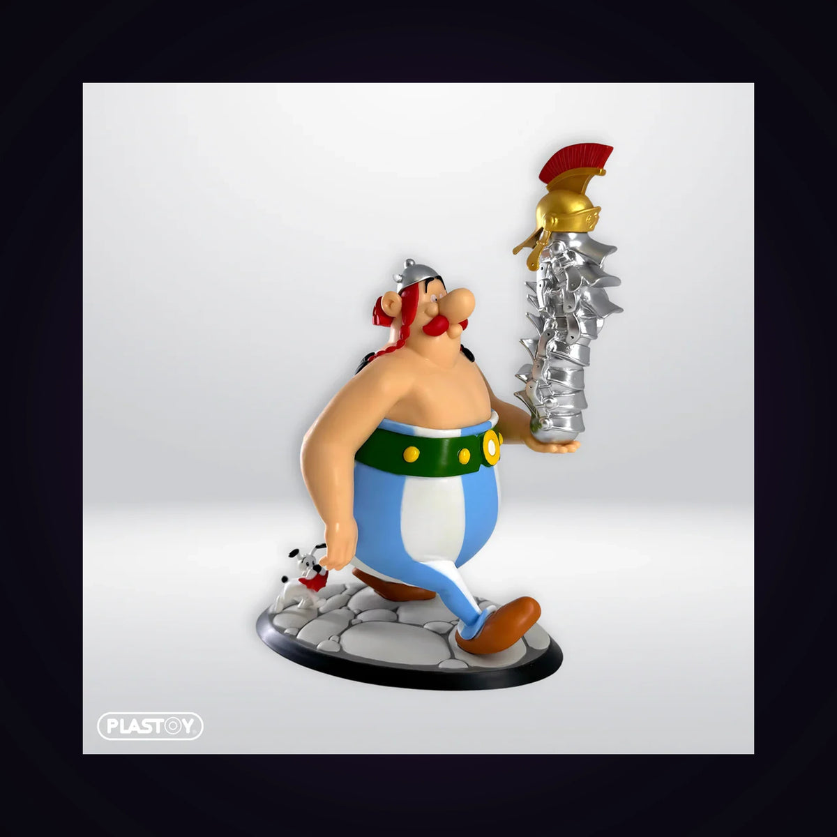 Figurine Obélix pile de casques et Idéfix