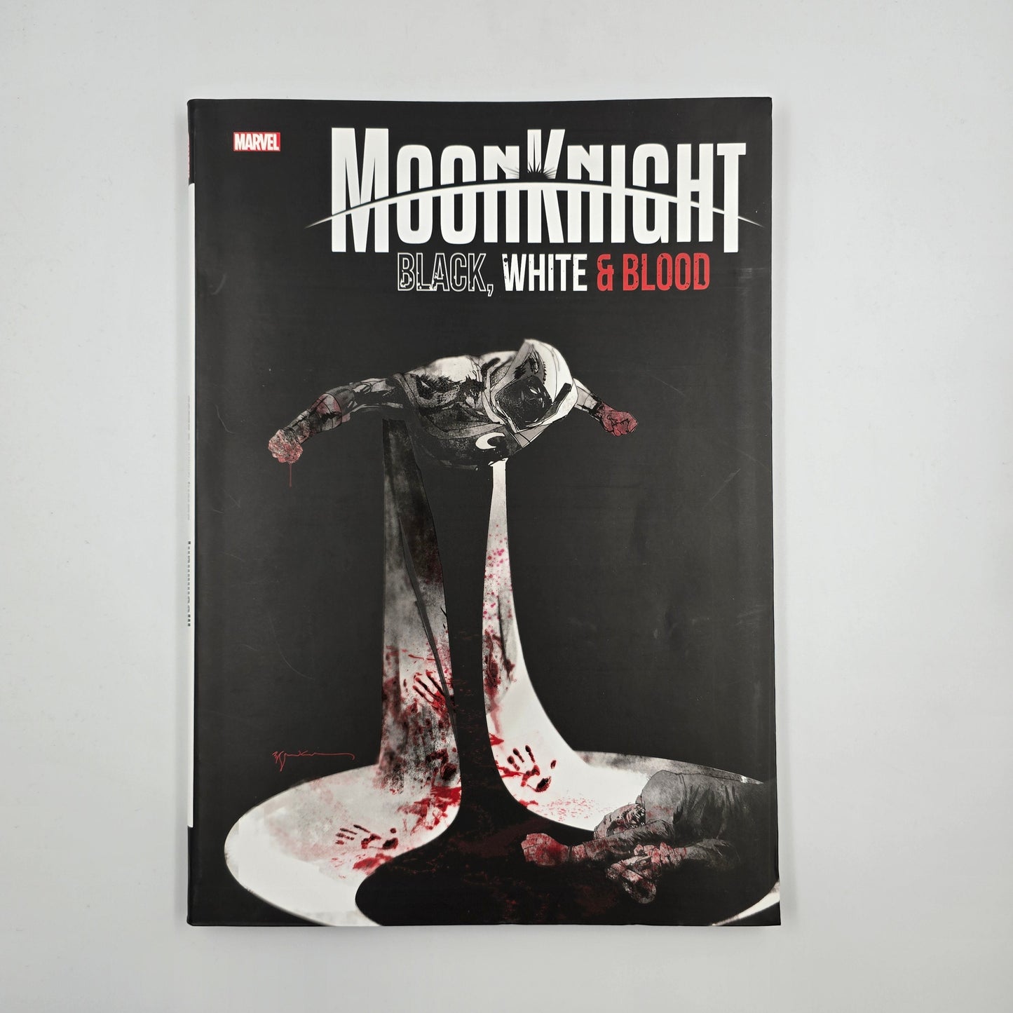 Moon knight : black white blood.