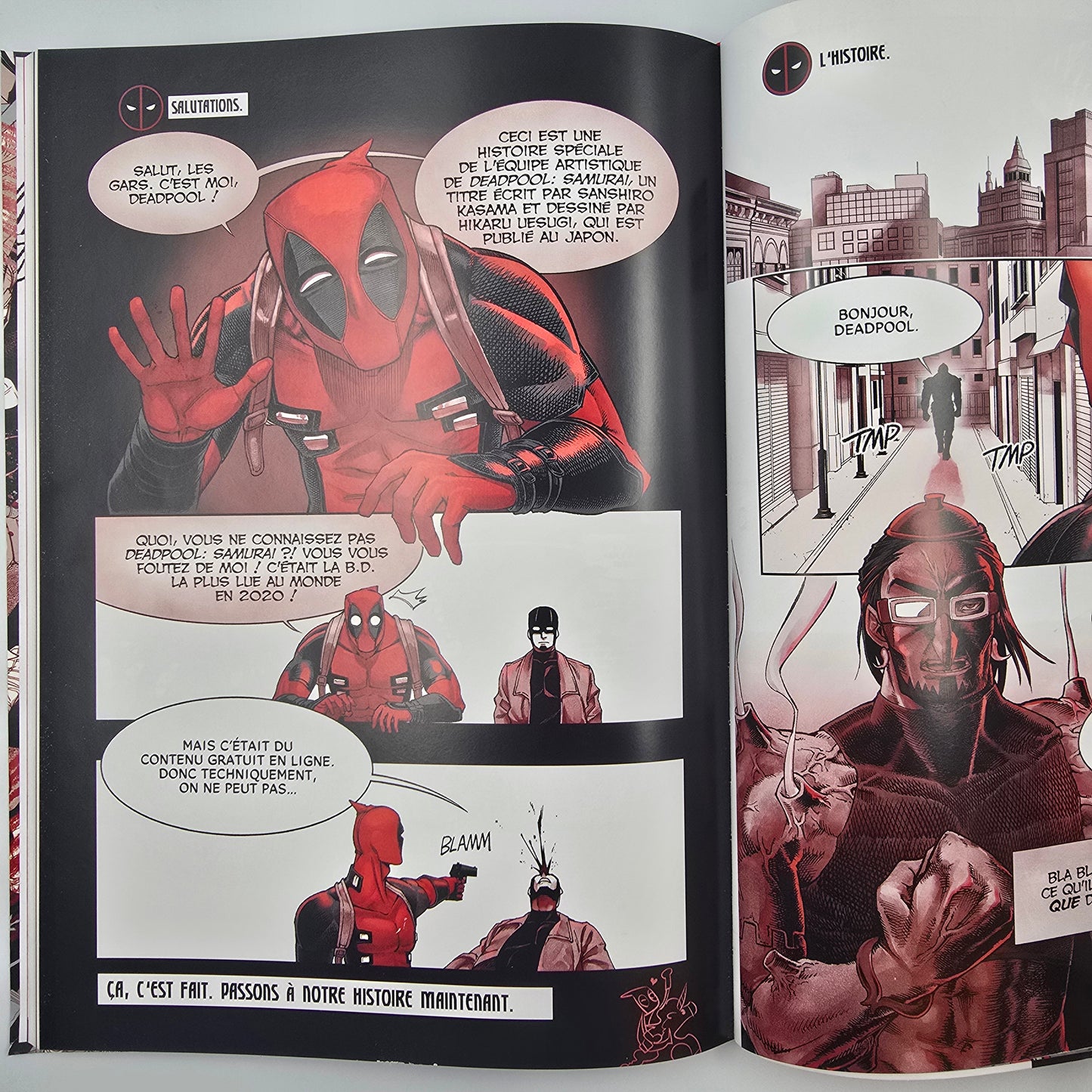 Deadpool : black white blood.