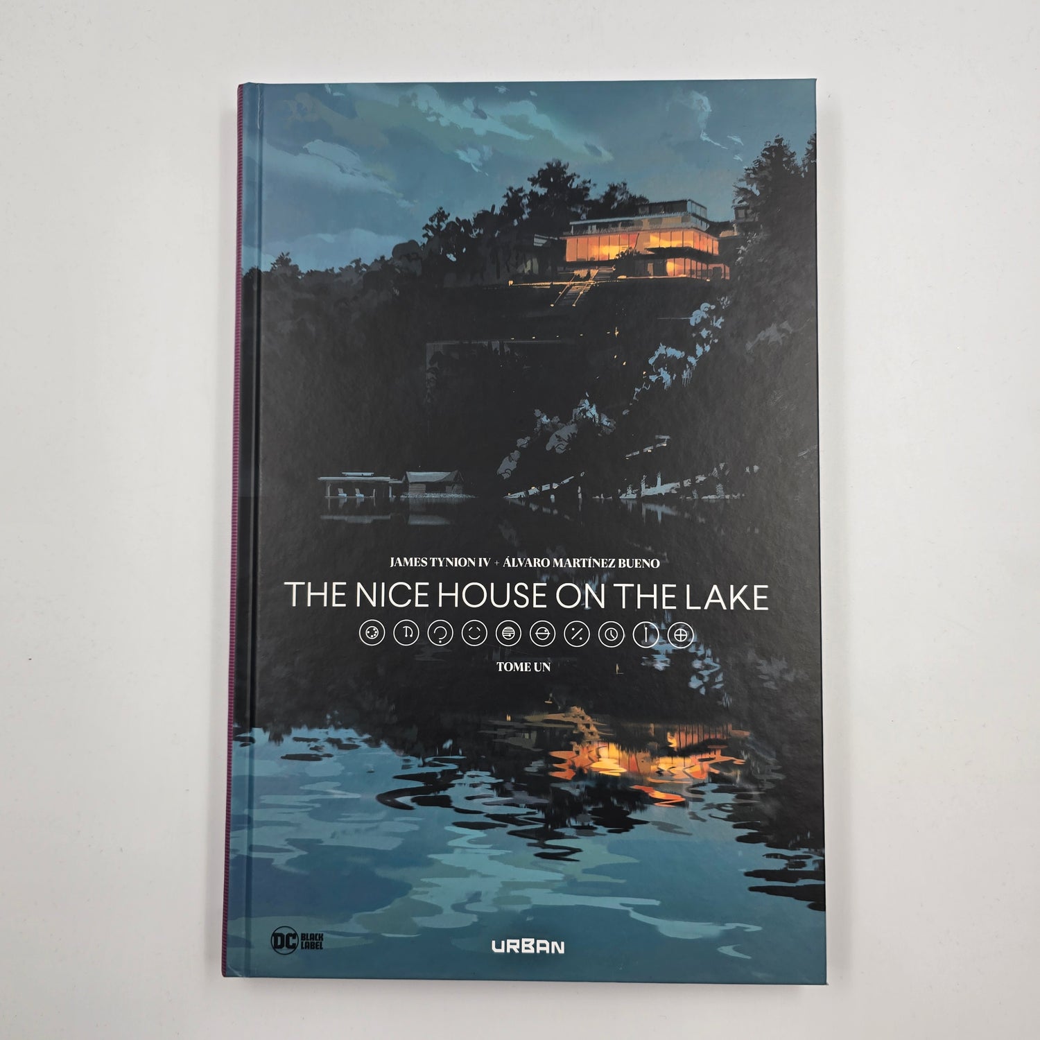 The Nice House on the Lake - Comics
