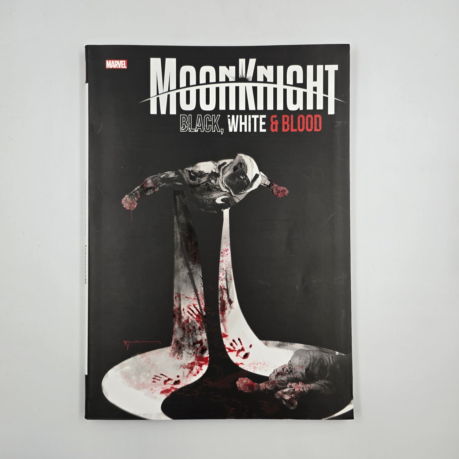 Moon knight : black white blood.