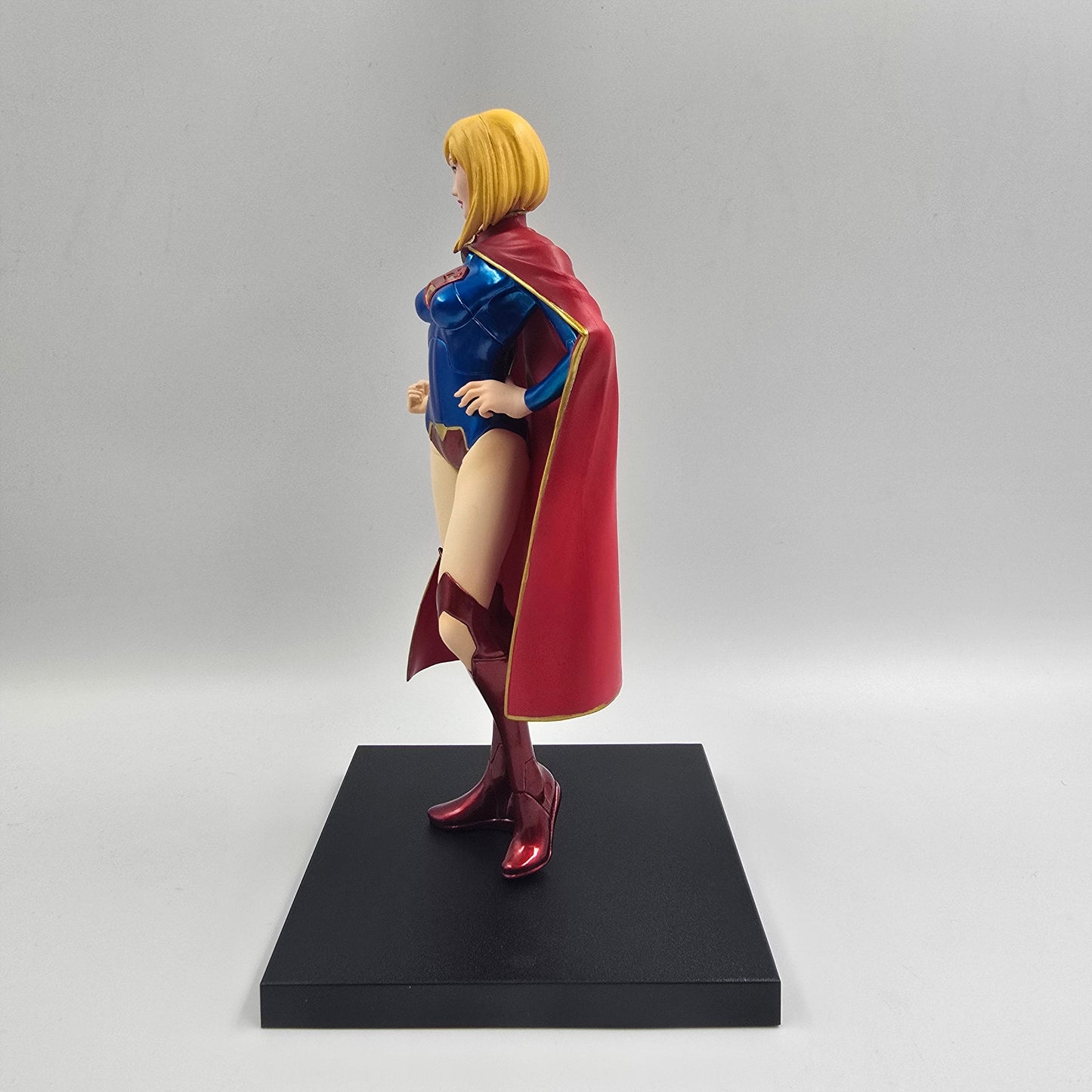 Supergirl - Justice League - DC Figure
