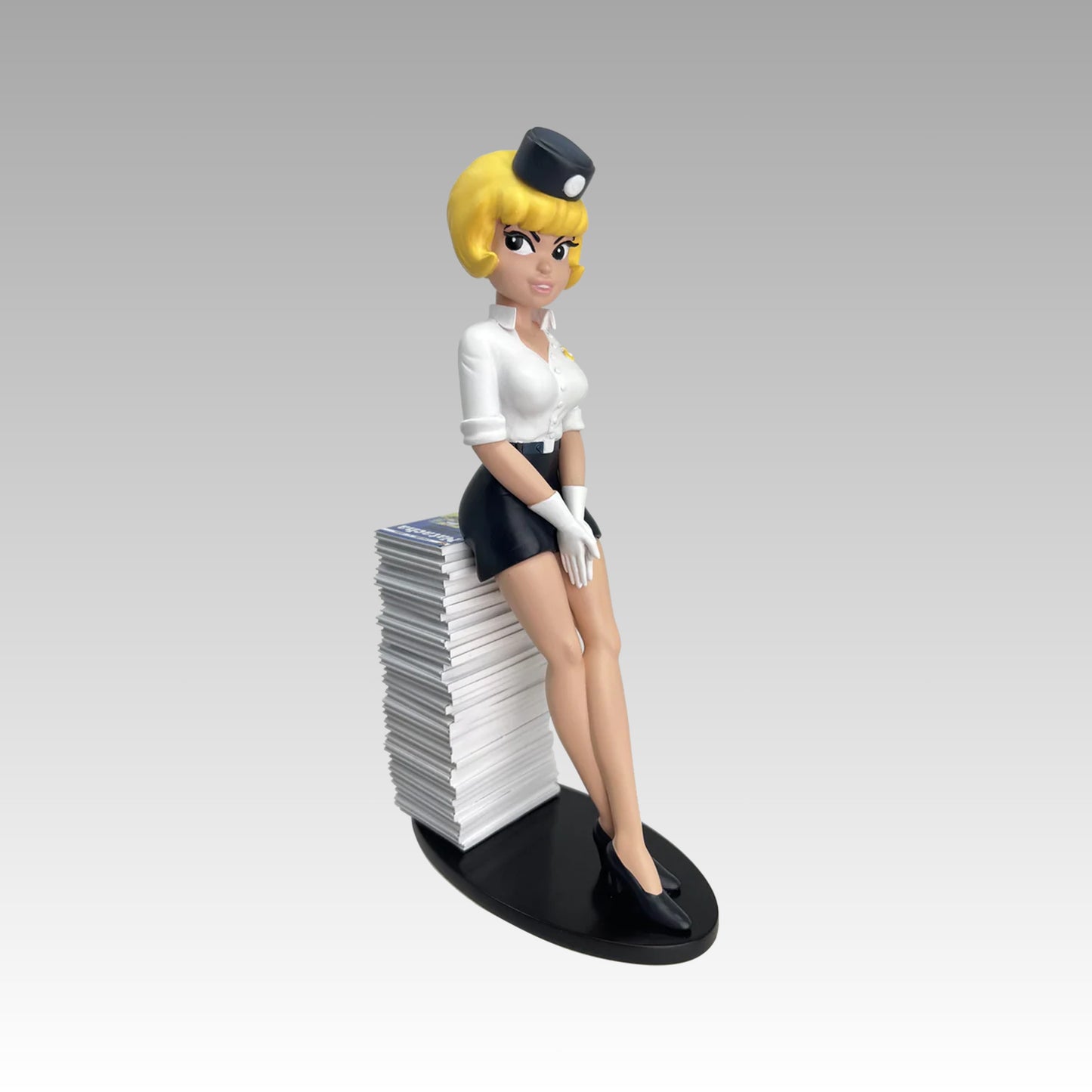 Figurine Natacha pile d'albums