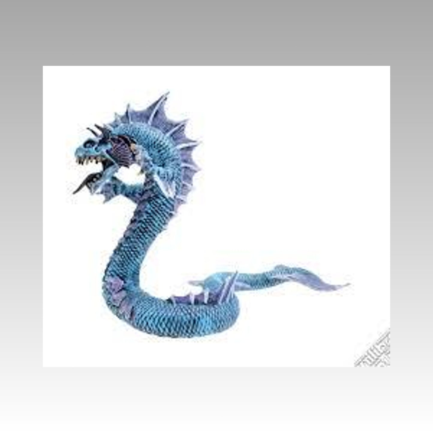 Grand dragon des mers bleu argenté