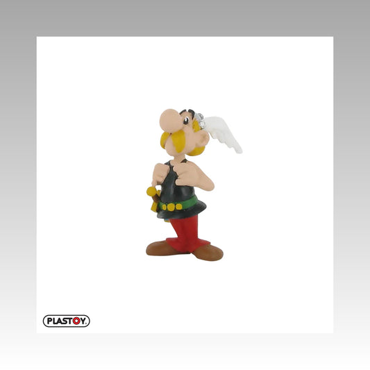 Figurine Astérix fier tenant ses bretelles