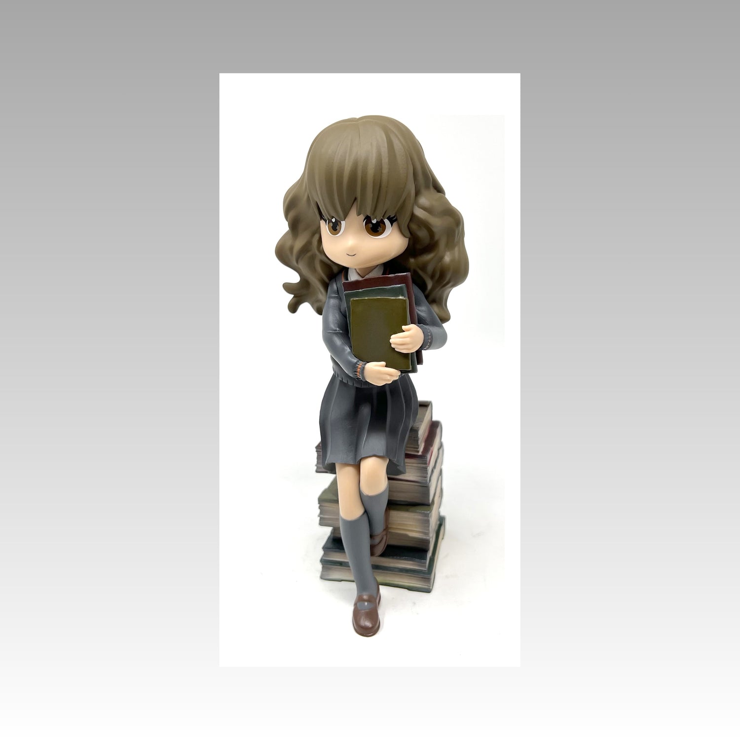 Figurine Hermione pile de grimoires