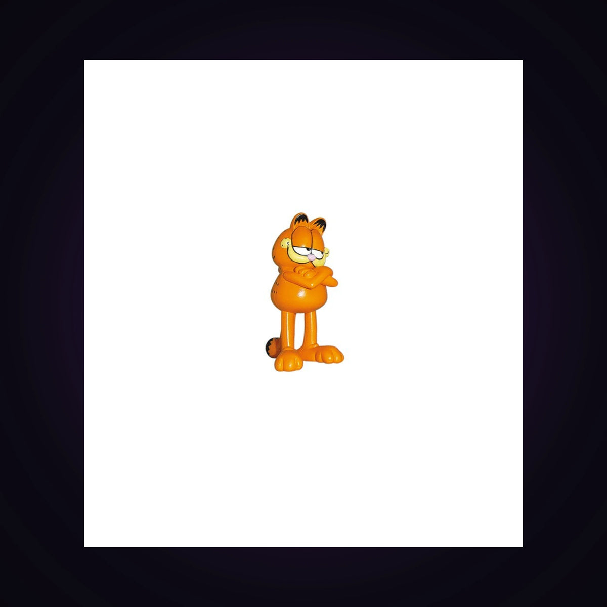 Figurine Garfield bras croisés
